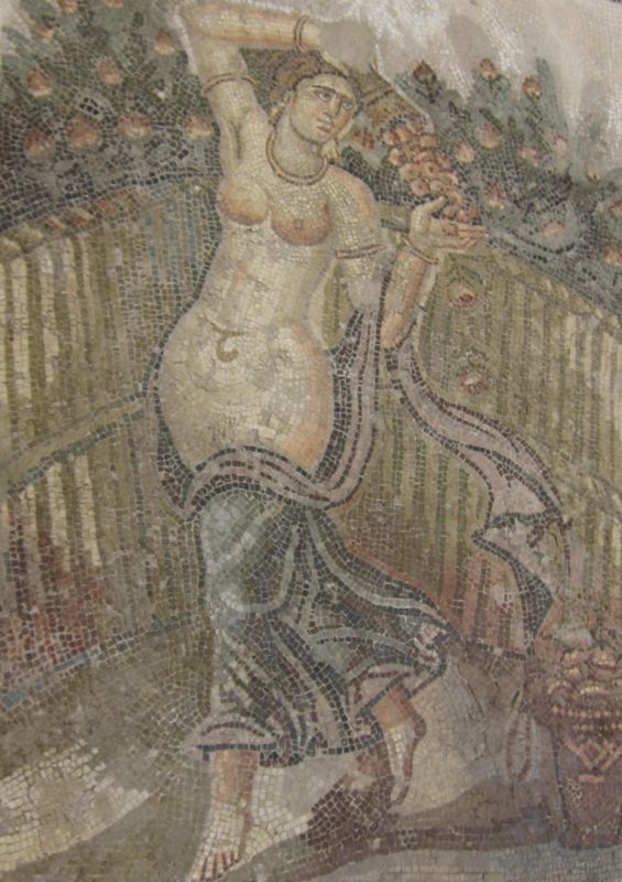 Рог изобилия в руках женщины. 3-4 век н.э. (Тунис. Музей Бордо.  Фото Лимарева В.Н.)